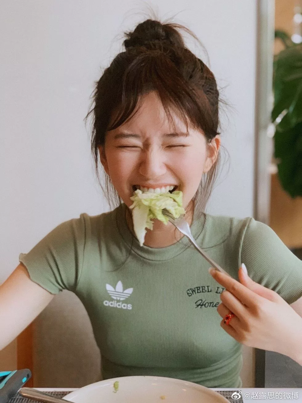 tiểu Hoa đán Triệu Lộ Tư kiểm soát chế độ ăn để làm đẹp
