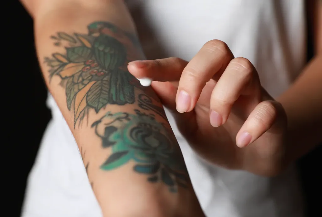 Dưỡng da có hình xăm