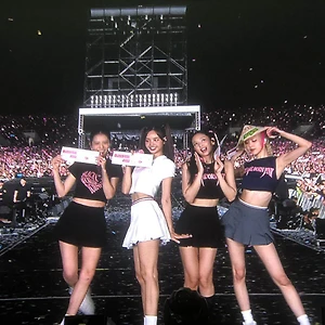 BLACKPINK thay loạt trang phục solo mới, đốt cháy sân khấu Born Pink tại Hà Nội