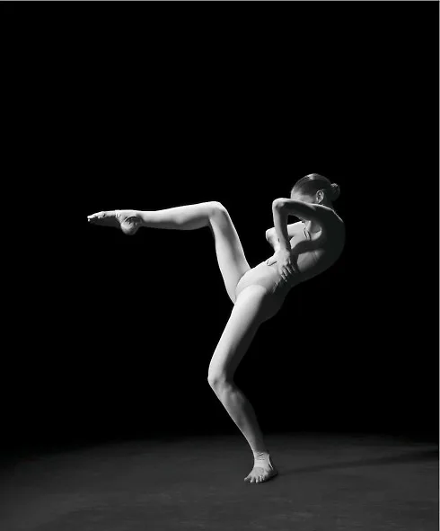 coco-rocha-cach-tao-dang-chup-anh-pose-7-elle-network.jpg