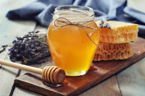 mật ong giúp trị mụn