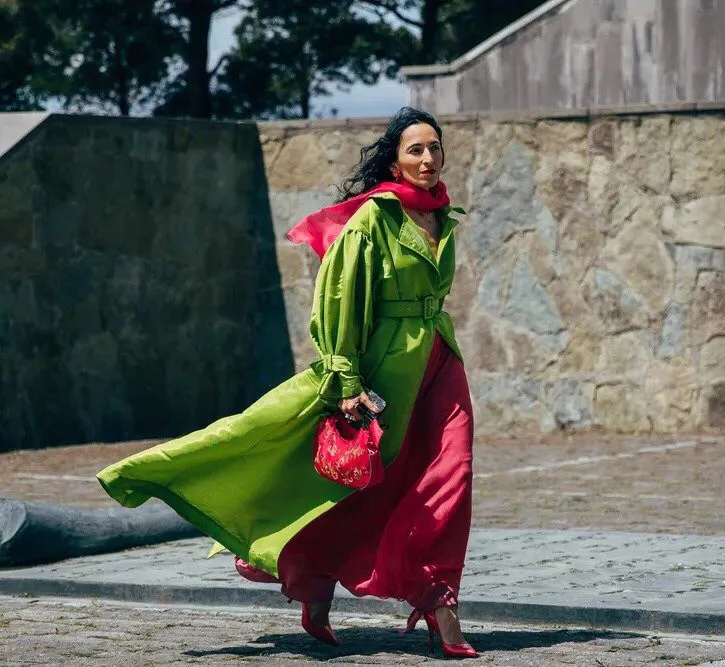 cách phối đồ với màu pantone 2023 viva magenta