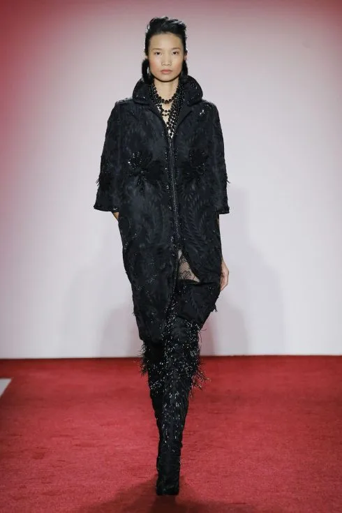 Đôi bốt đen ấn tượng của Naeem Khan