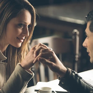 Lòng trắc ẩn là sự giao tiếp chân thành - ELLE Việt Nam