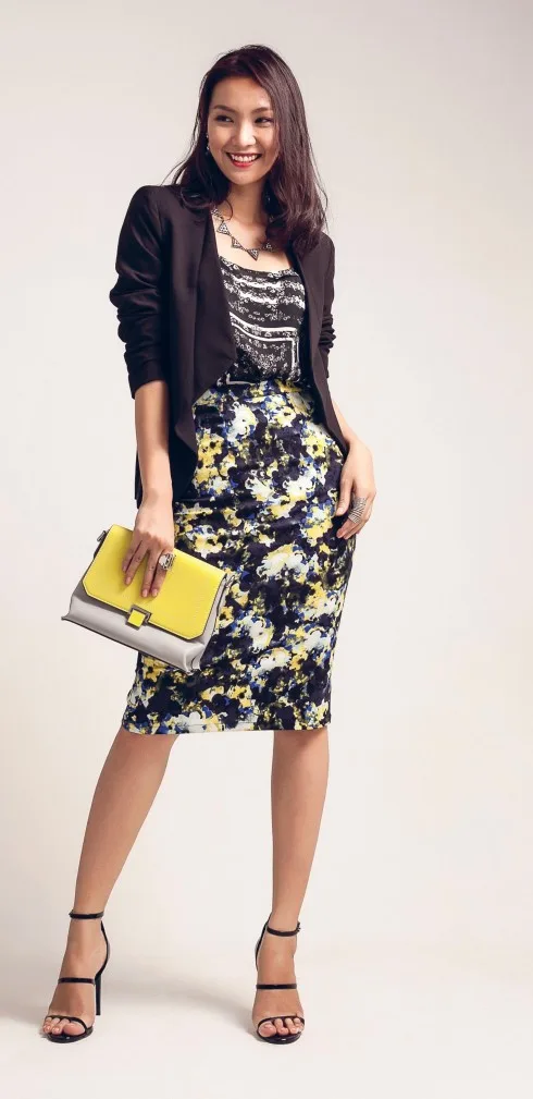 Áo họa tiết, Áo khoác Oasis, Túi xách Charles & Keith, Giày Topshop, Vòng cổ Accessorize