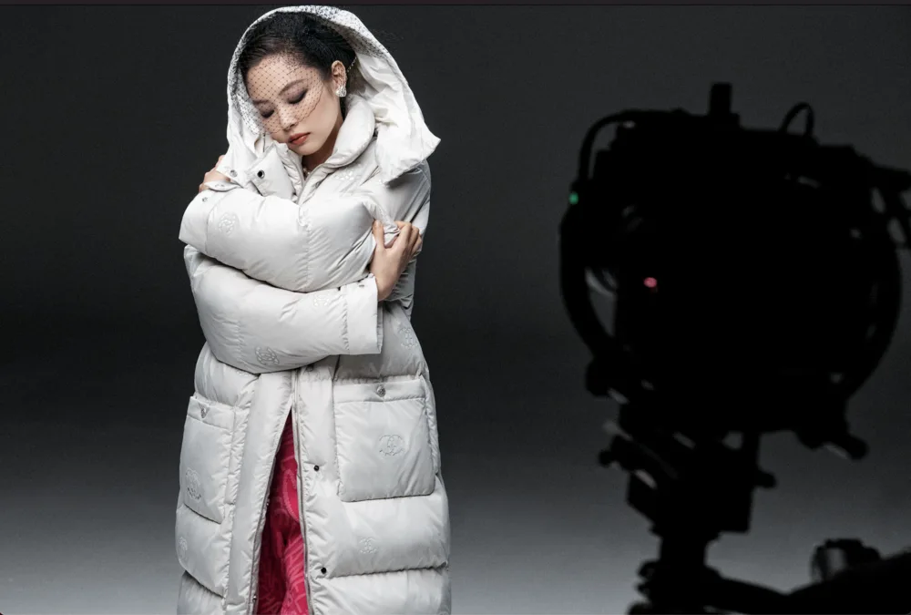 Áo phao trắng Jennie