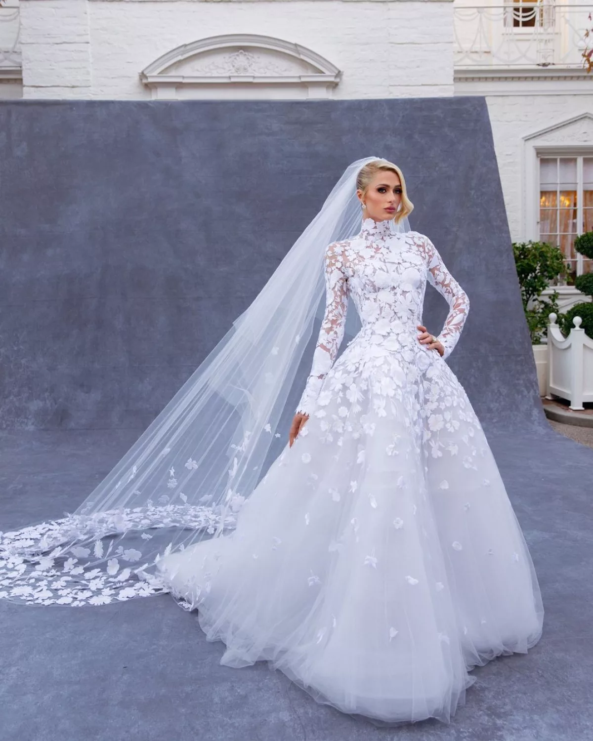 Váy cưới của Paris Hilton được thực hiện bởi Oscar de la Renta