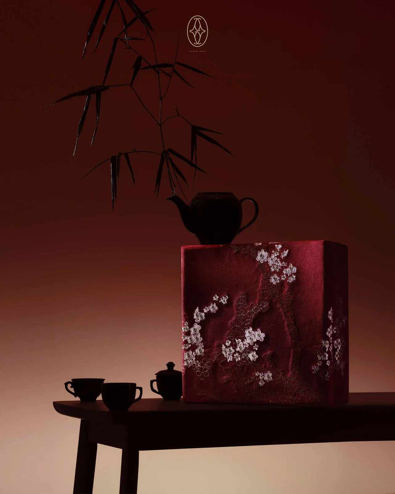 hộp quà hoa lê đại cát quang yến màu đỏ