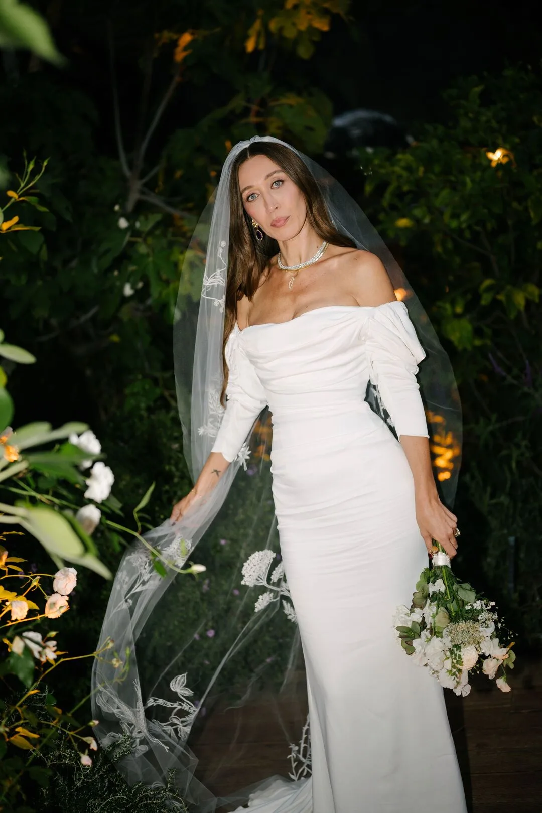 chị cả nhà Hadid diện chiếc váy Sandra Mansour
