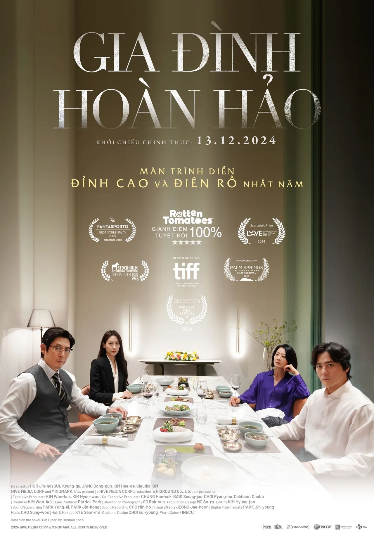 Teaser poster phim Gia Đình Hoàn Hảo