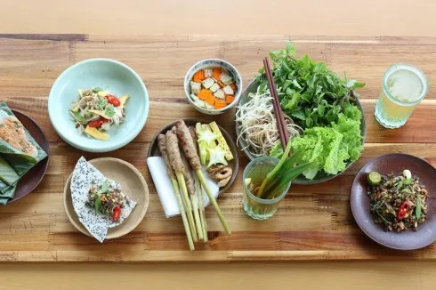 Những món ăn truyền thống và nổi tiếng của xứ Huế như bánh đa xúc hến, nem lụi, nộm vả cùng nhiều món ngon khác sẽ xuất hiện trong “Hương vị Huế”