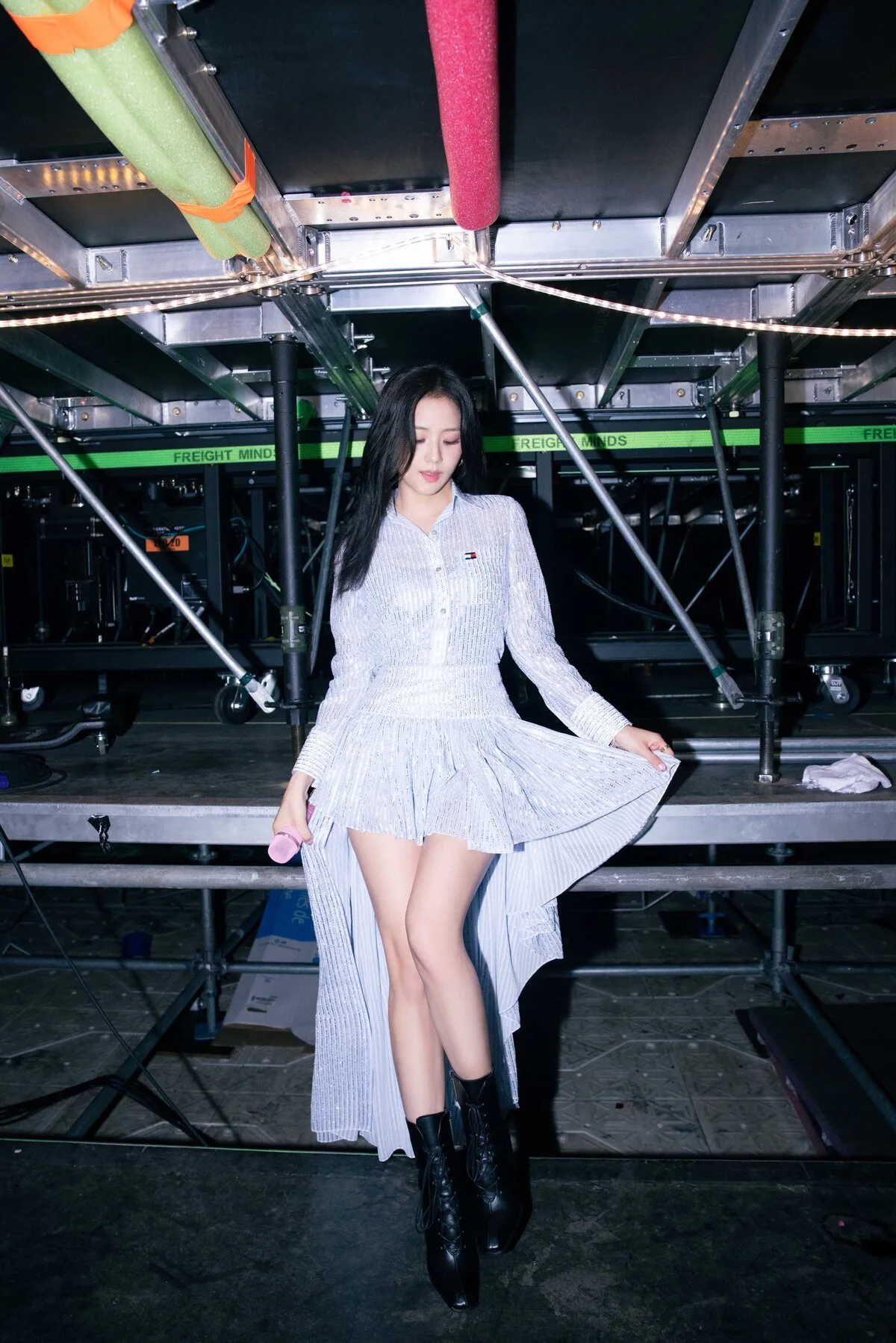 váy sơ mi Tommy Hilfiger của Jisoo