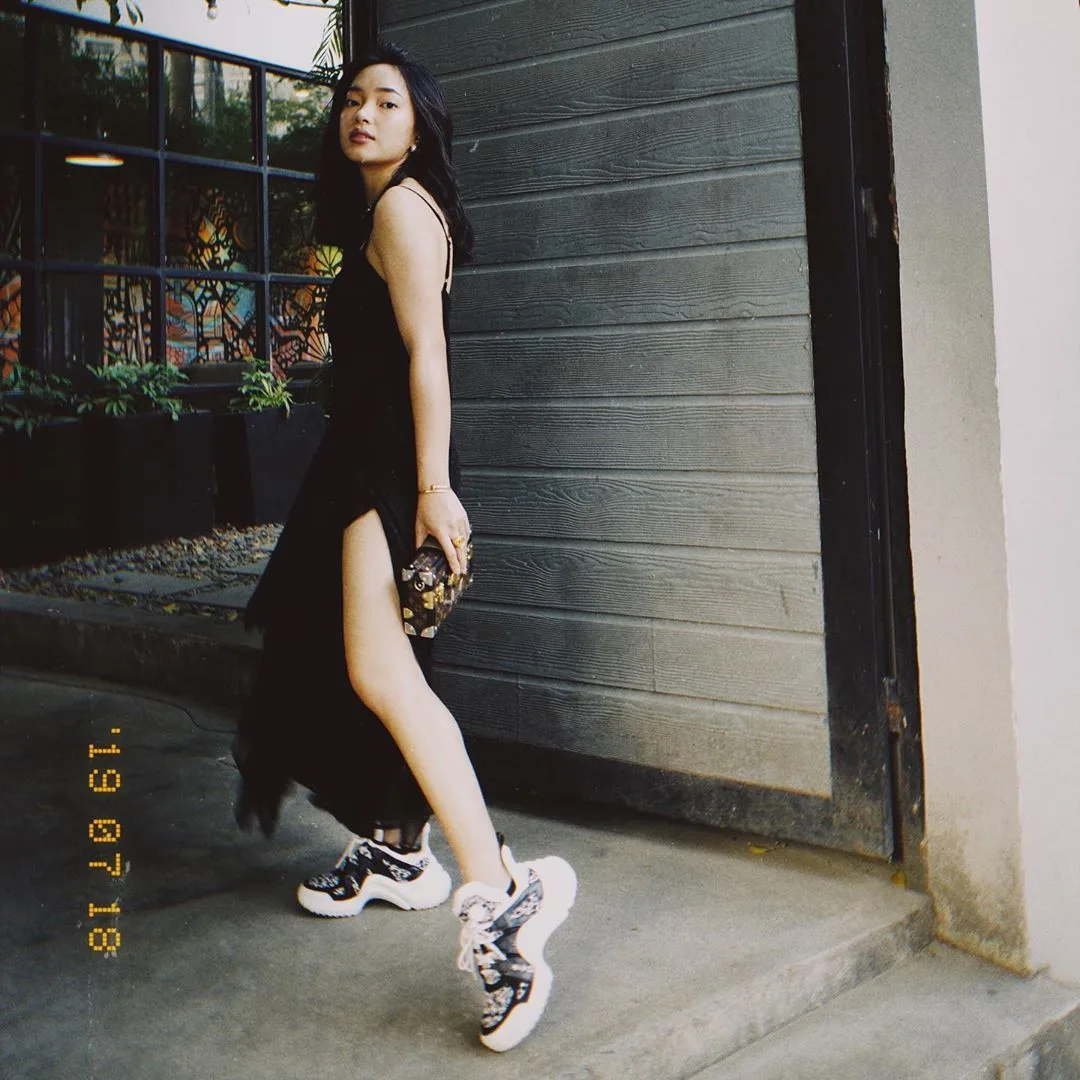 châu bùi đầm maxi dây đen xẻ tà