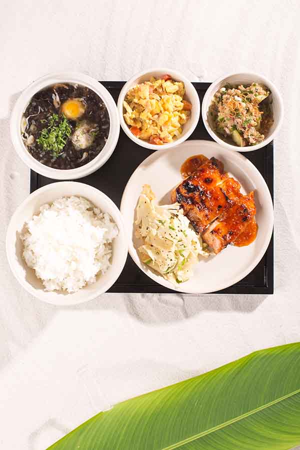an trua - elle man - Gà nướng với xà-lách bông cải