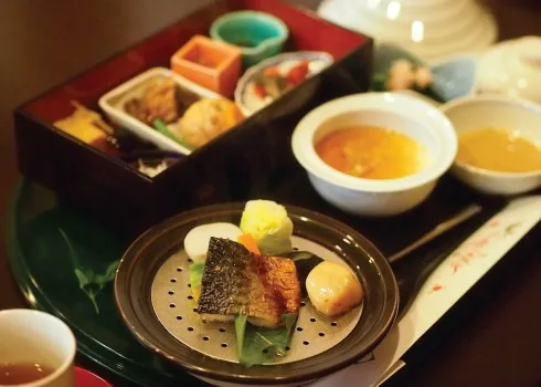 với những món ăn Nhật Bản và quốc tế. dulich-yokohama-18