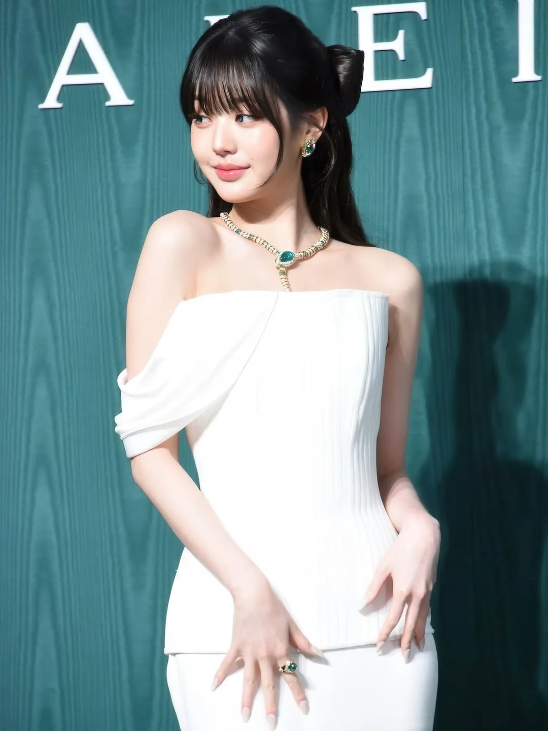 Wonyoung (IVE) diện trang sức Bvlgari tại triển lãm Bvlgari Kaleidos