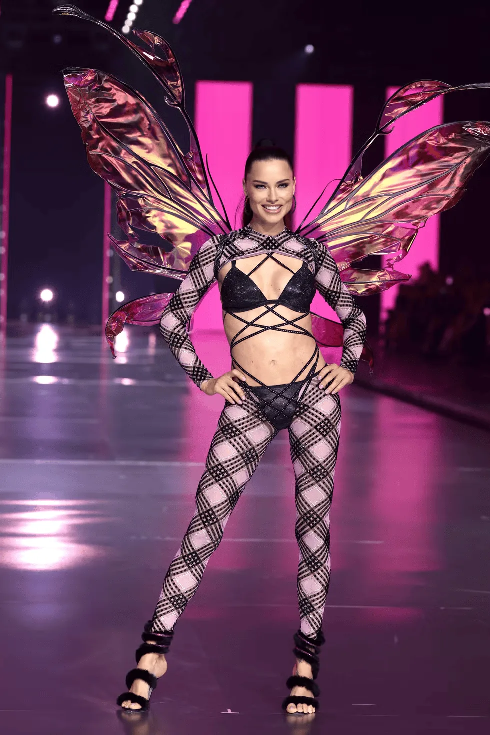 Adriana Lima của Victoria's Secret Fashion Show 2024