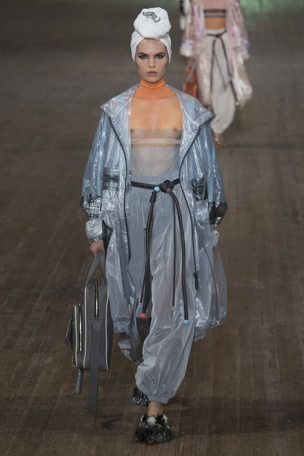 Bộ sưu tập mùa Xuân 2018 Marc Jacobs: Màn pháo hoa kết thúc Tuần lễ thời trang New York Bộ sưu tập mùa Xuân 2018 Marc Jacobs: Màn pháo hoa kết thúc Tuần lễ thời trang New York