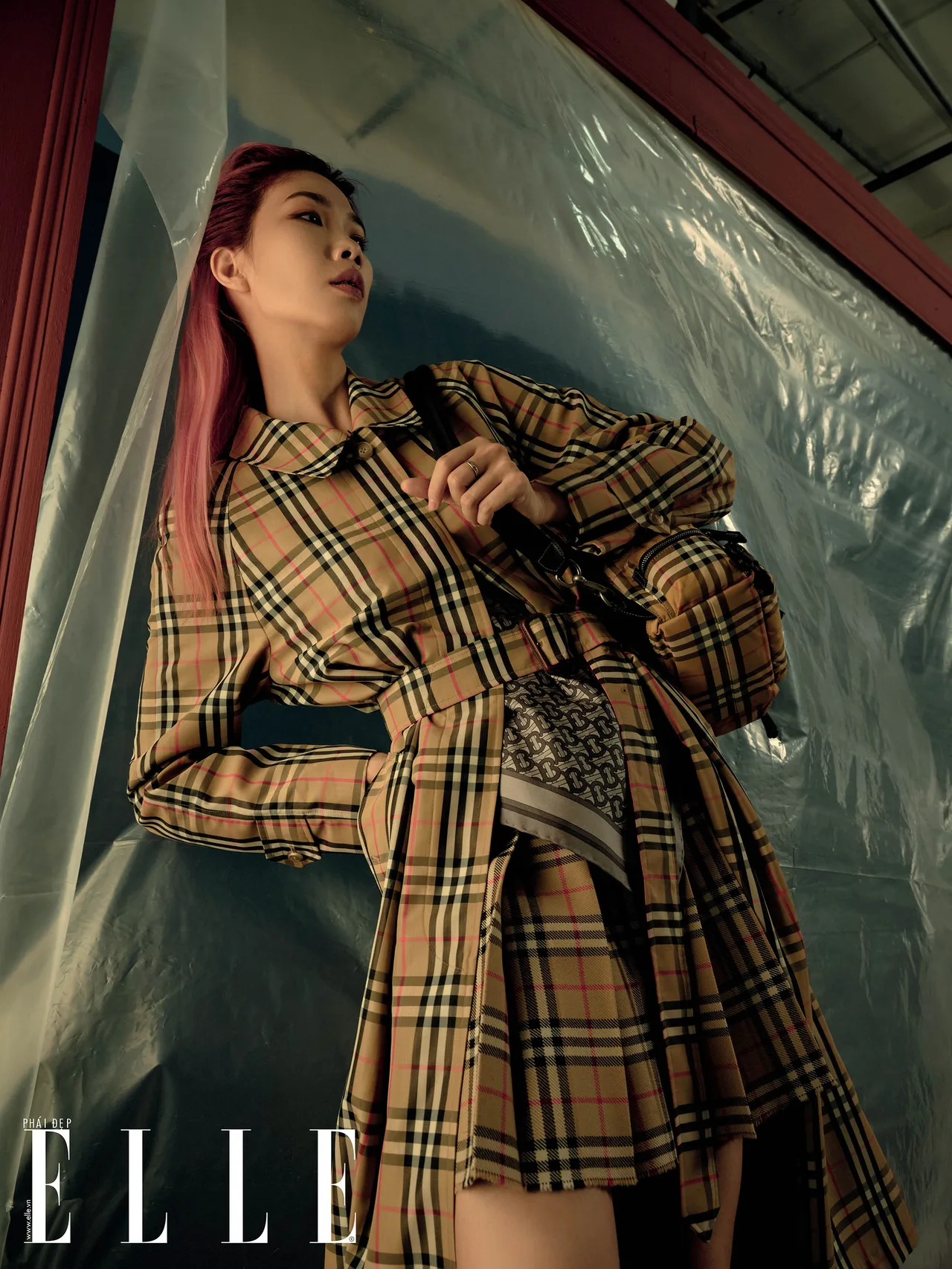 Tough Love bộ ảnh thời trang người mẫu mặc đầm caro dáng dài Tough Love bộ ảnh thời trang người mẫu mặc đầm caro dáng dài