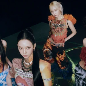 Thời trang vị lai của các “siêu thực thể” aespa trong MV Supernova