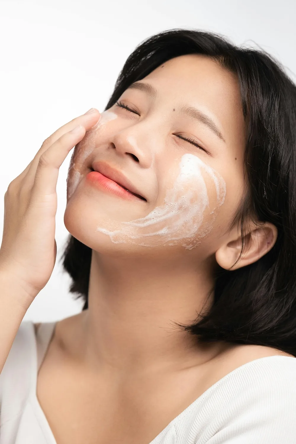 Chăm sóc da Rửa mặt đúng cách giúp kiểm soát dầu khi thời tiết nóng