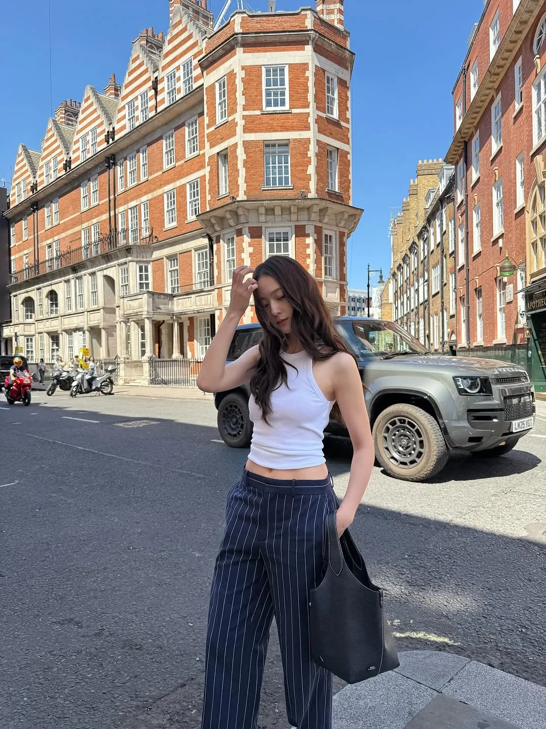 vousmevoyez diện tank top phối quần ống rộng