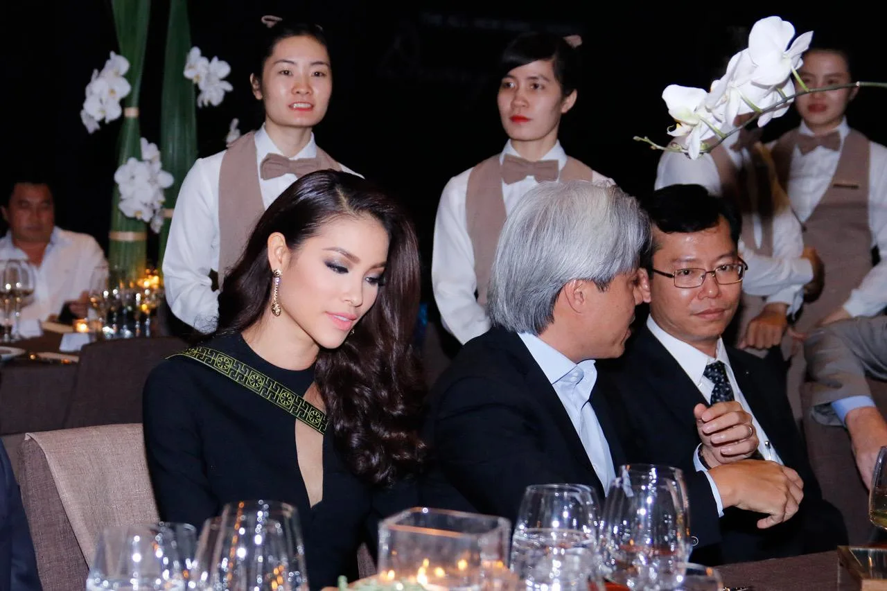 pham huong mac do versace