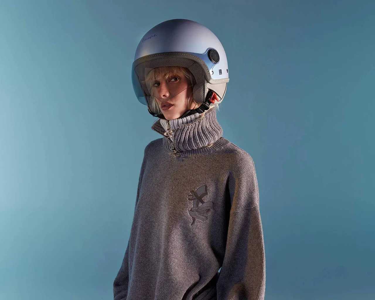 hình ảnh cô gái trong bst Vespa Snake Capsule