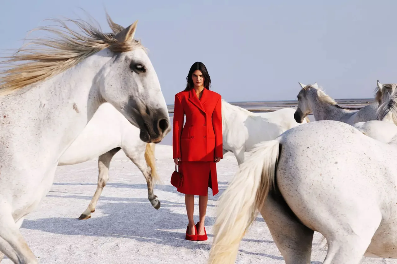 Stella McCartney kendall jenner thời trang