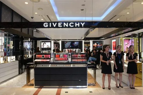 Givenchy ra mắt Flagship store đầu tiên tại Diamond Plaza ELLE VN