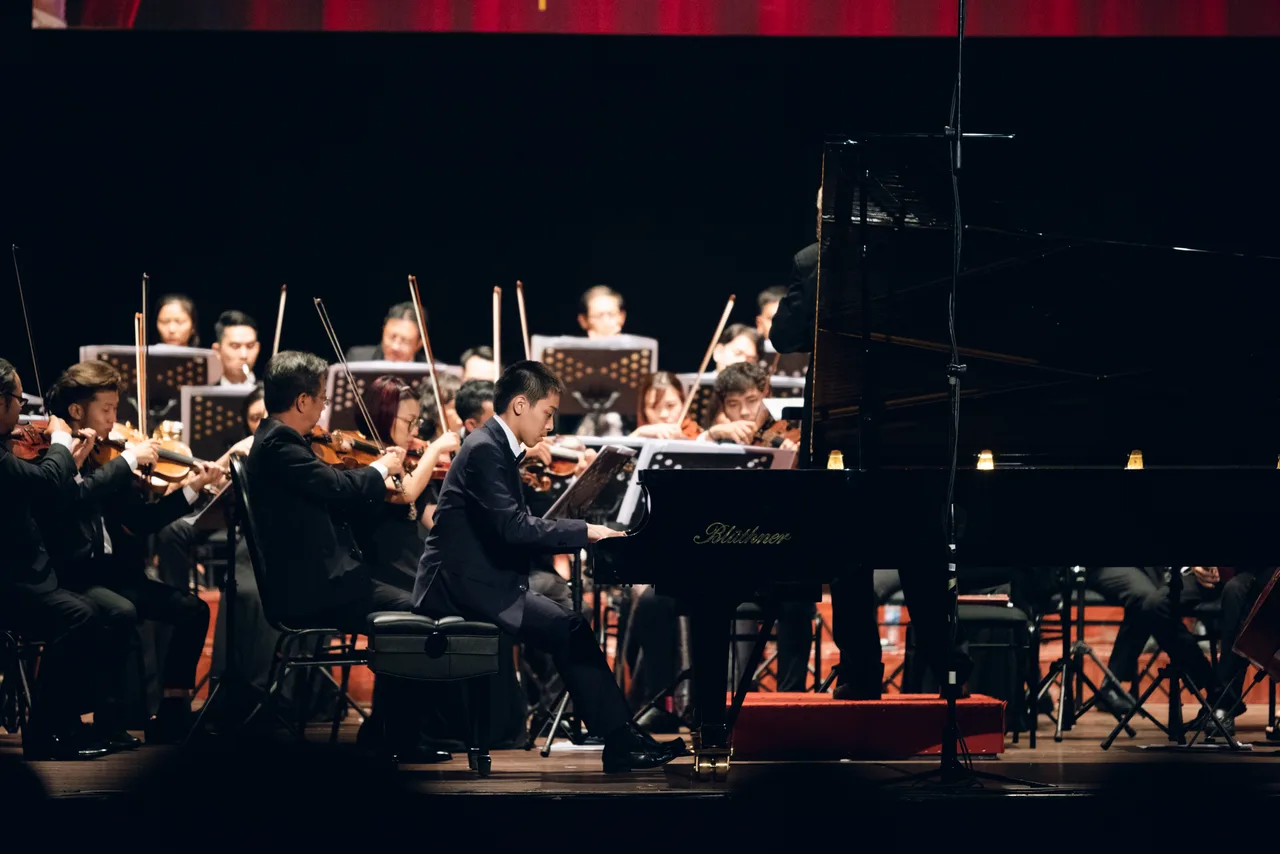 hình ảnh đêm nhạc a night at the opera house