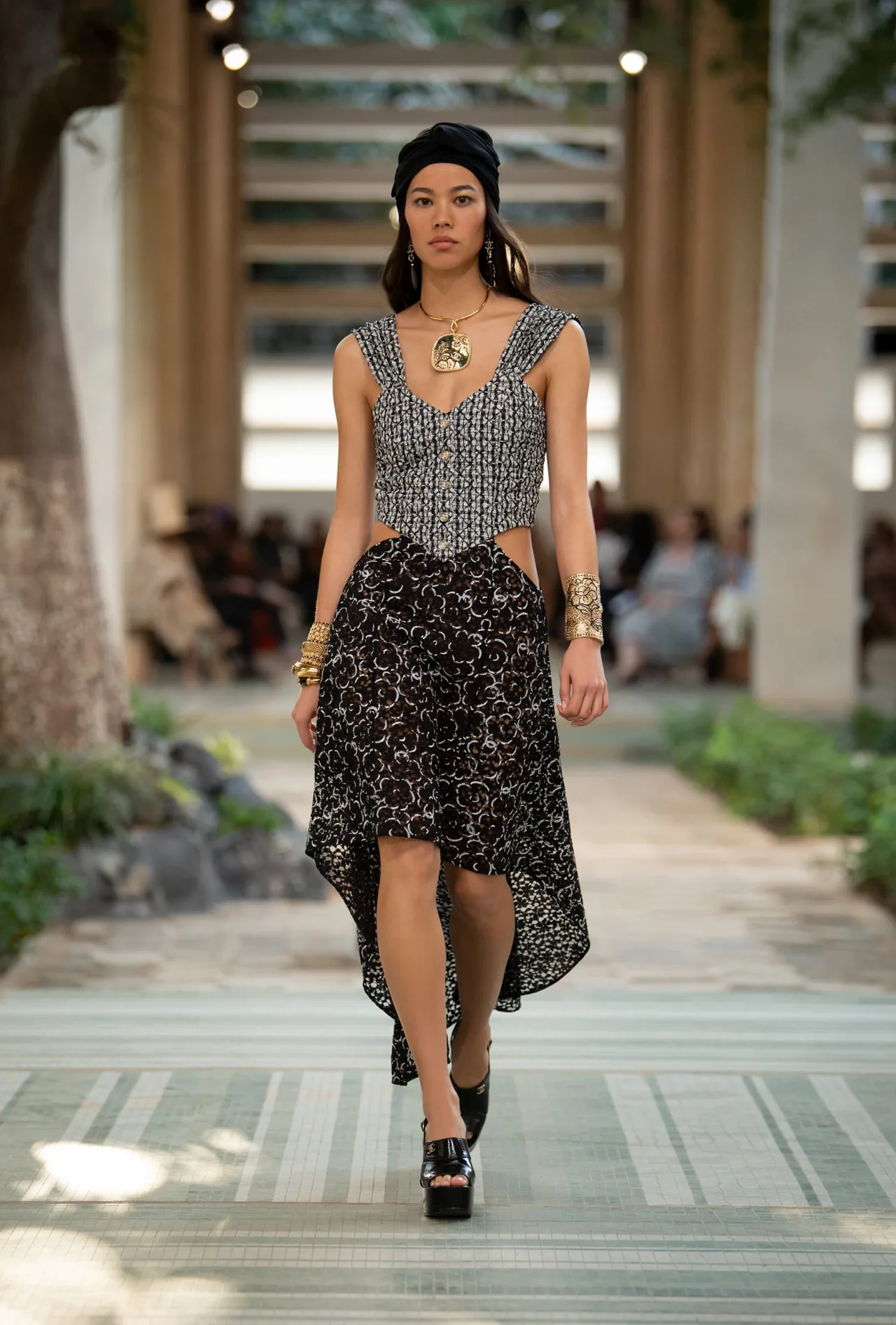 CHANEL Métiers d art DAKAR 2023 look 55