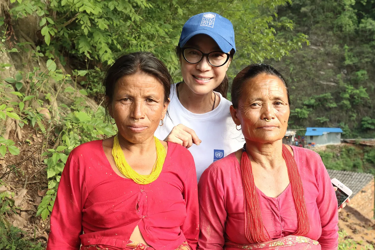 phụ nữ tại nepal sau cơn thiên tai phụ nữ tại nepal sau cơn thiên tai