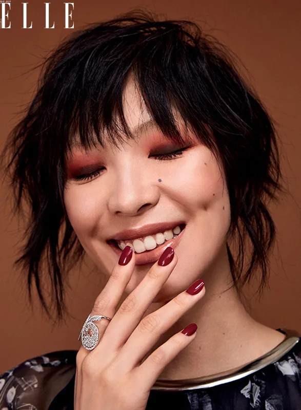 Bộ ảnh "Born This Way": Sắc đỏ quyến rũ Bộ ảnh "Born This Way": Sắc đỏ quyến rũ