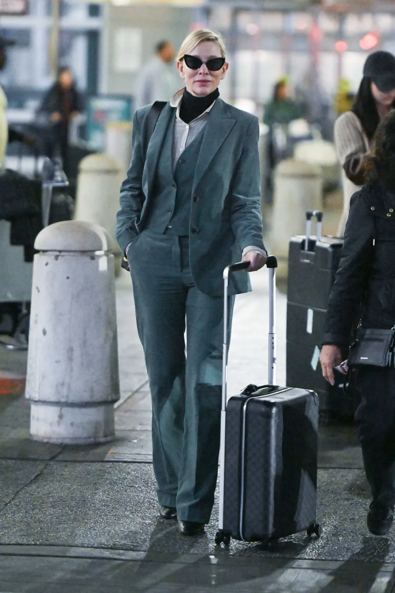 cate blanchett suit ba mảnh