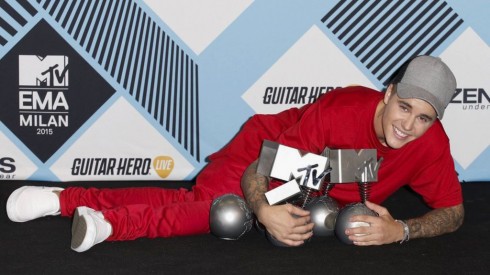 ca sĩ justin bieber dành chiến thắng tại MTV EMAs 2015 1 - elle vietnam