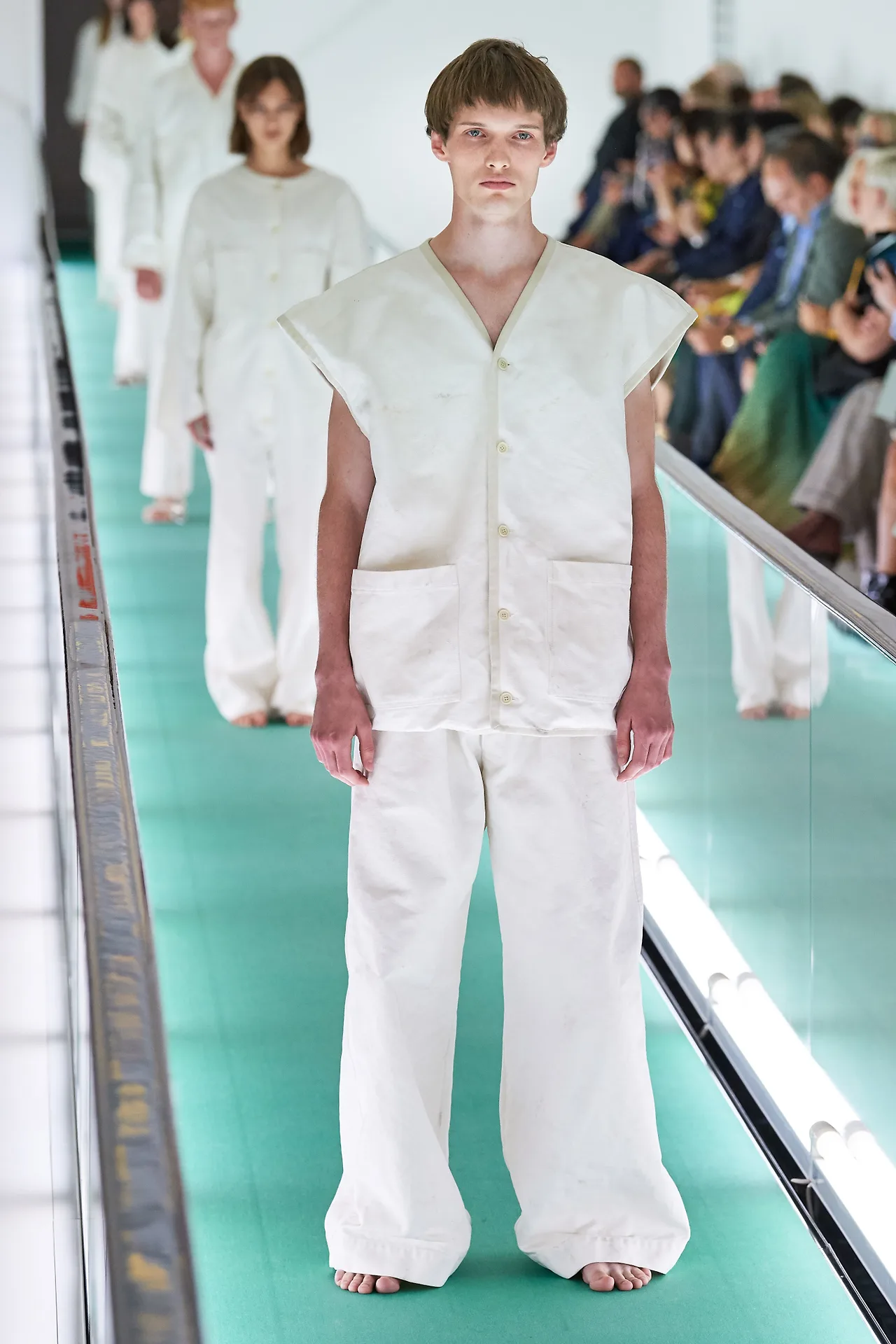 đồng phục bệnh nhân tâm thần bộ sưu tập gucci xuân hè 2020