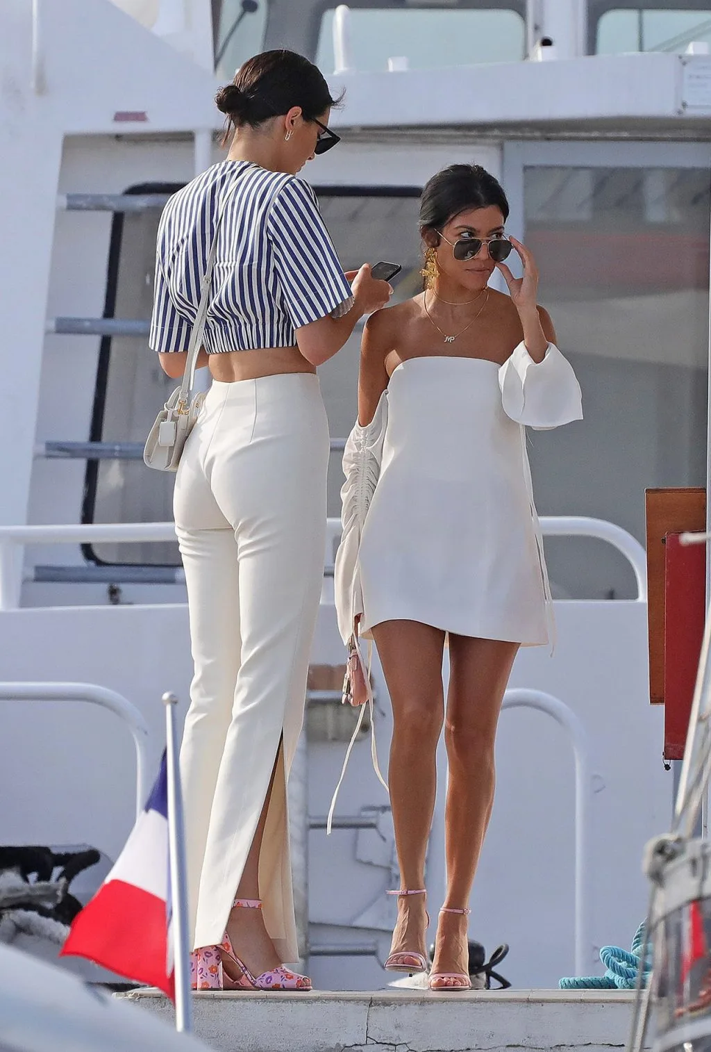Cảm hứng phối đồ đi biển đẹp như Kendall Jenner