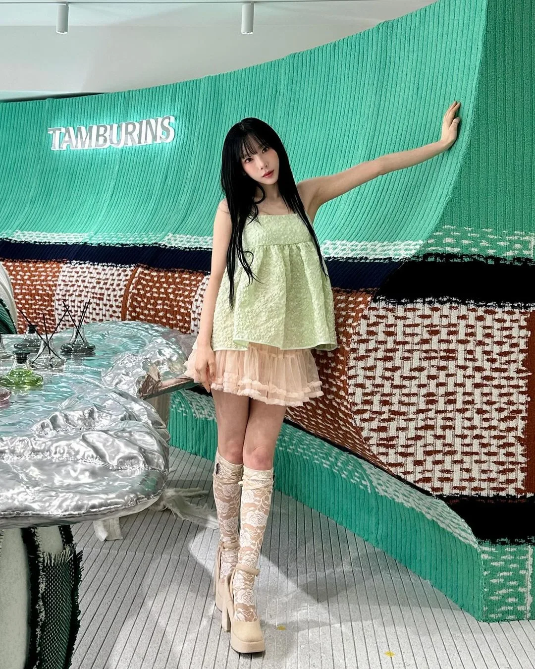 taeyeon_ss diện babydoll xanh lá đậm chất aesthetic
