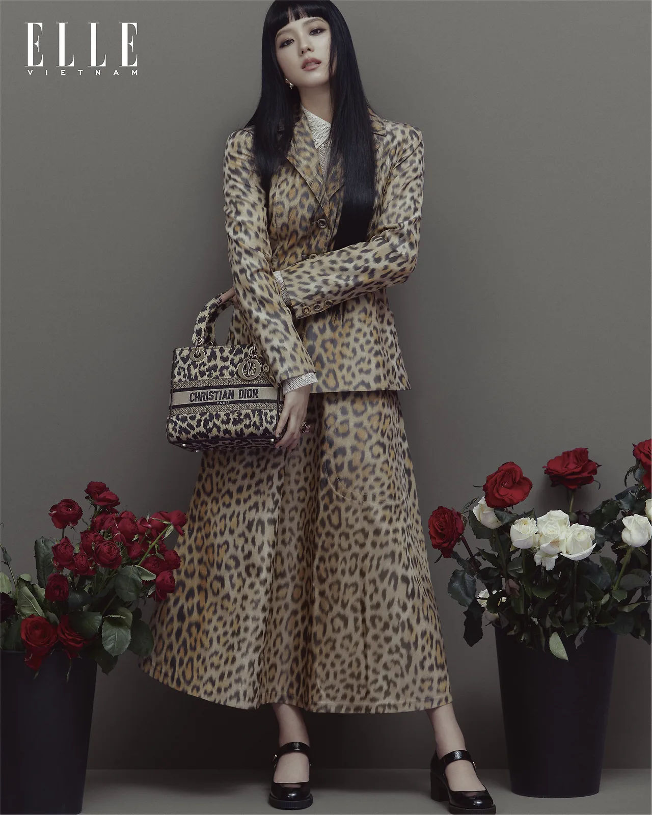 jisoo blackpink mặc đầm da beo