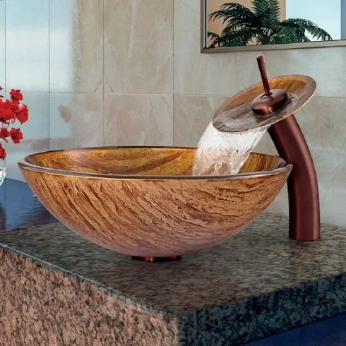 Thiết kế bồn rửa bằng kính vẽ tay này là một lựa chọn tuyệt vời bởi tính độc đáo trong hoa văn gợi nhắc về gỗ tự nhiên và vẻ đẹp riêng biệt của chúng.