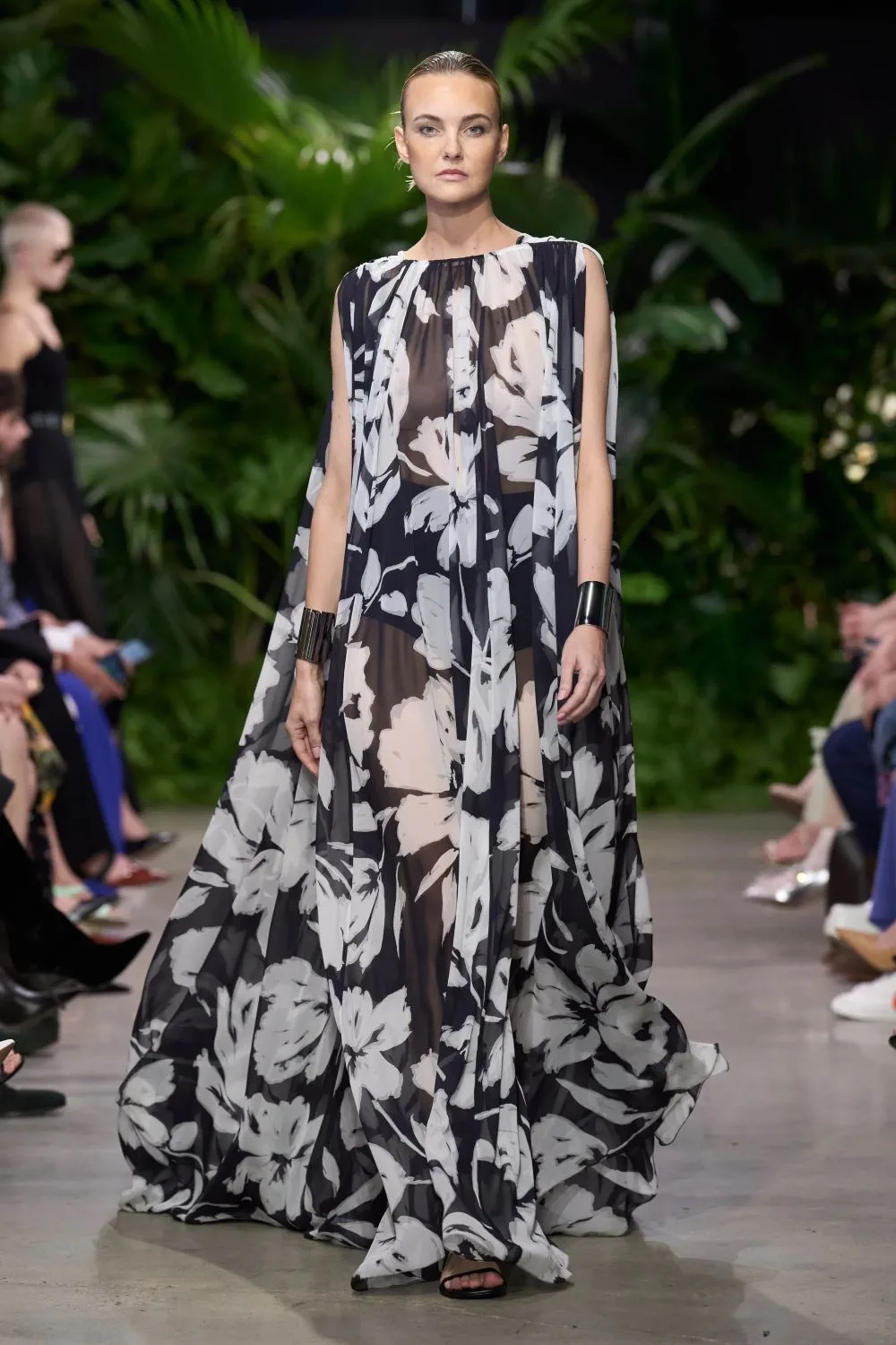 MK xuân hè 2023 look 18