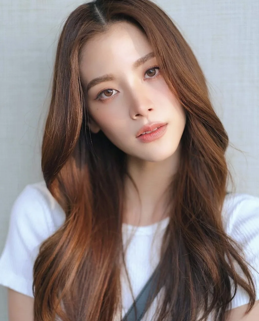 Kem chống nắng nâng tone giúp da được đều màu. Kem chống nắng nâng tone giúp da được đều màu.