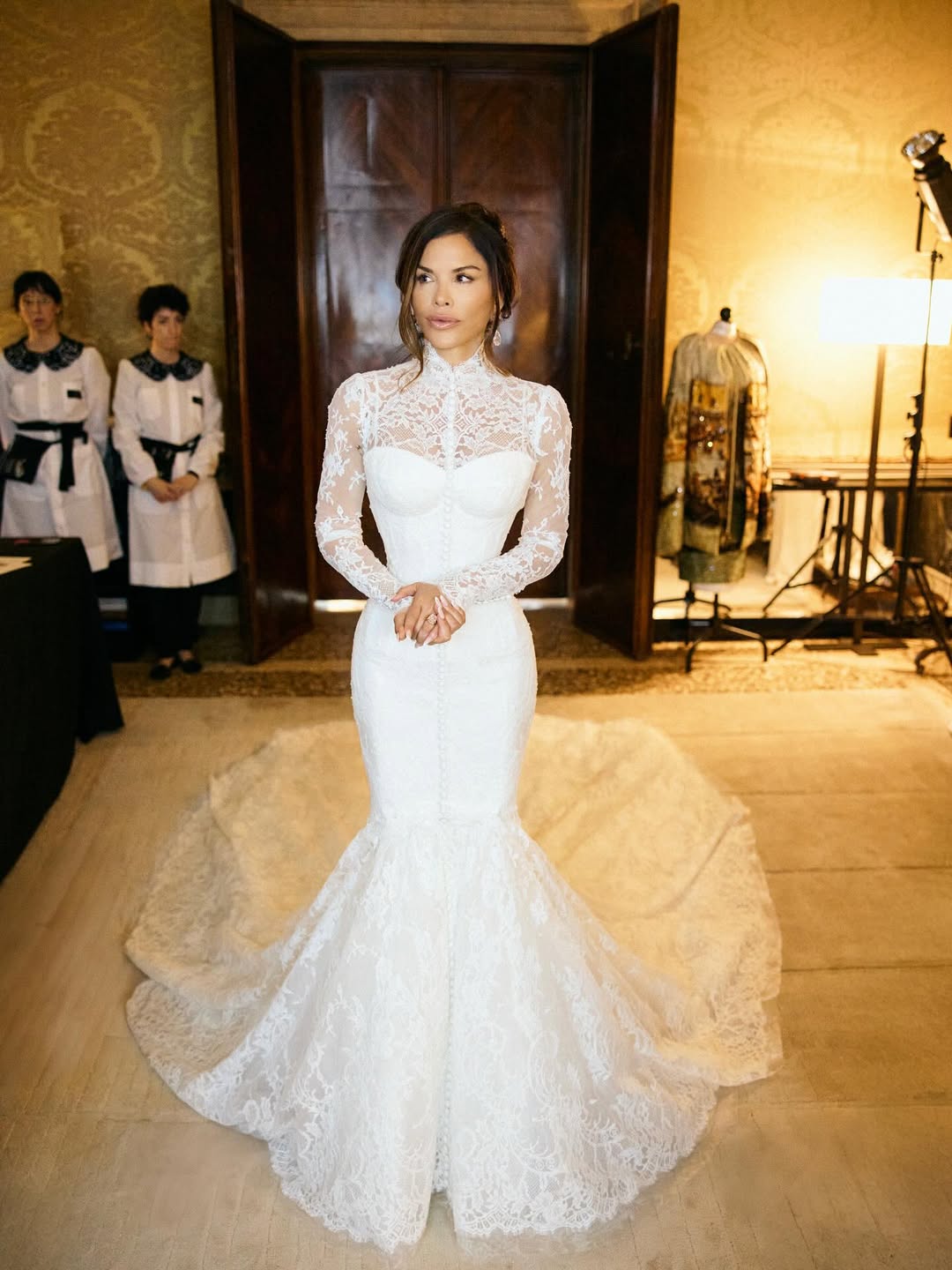 váy cưới phối ren Lauren Sánchez