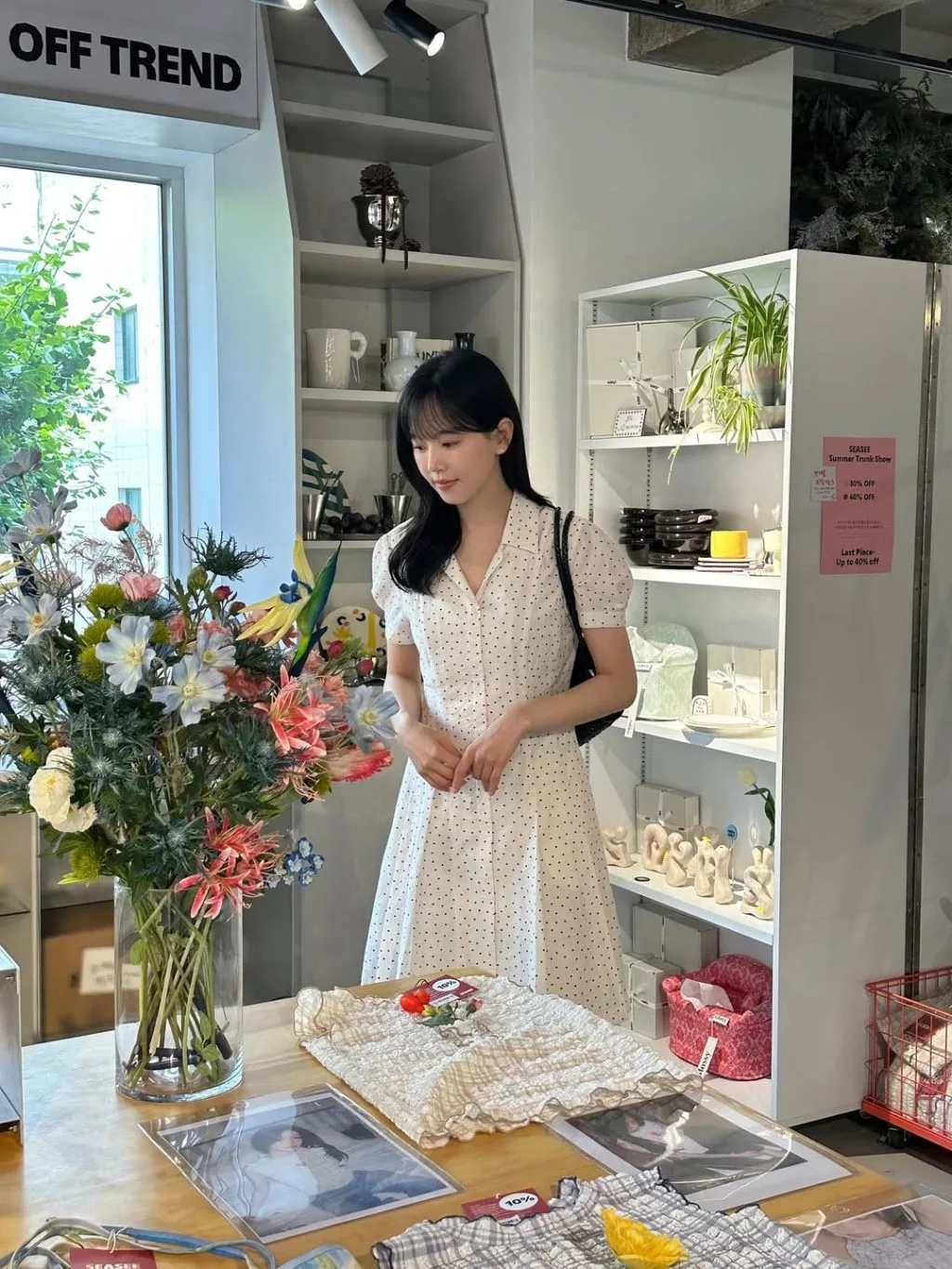 "ác nữ" Kang Han Na diện outfit toàn trắng