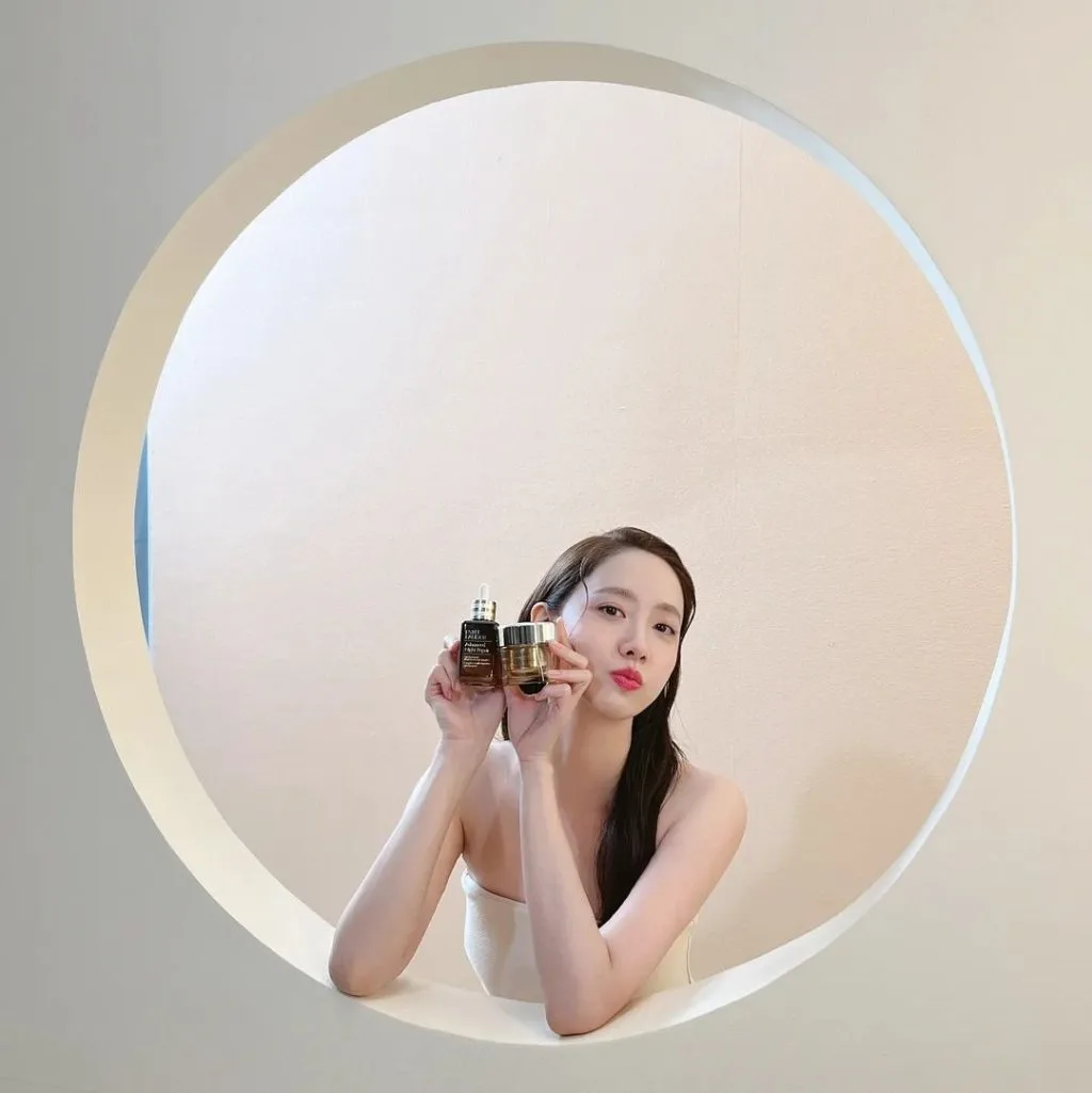 Yoona duong am Serum Estee Night Repair