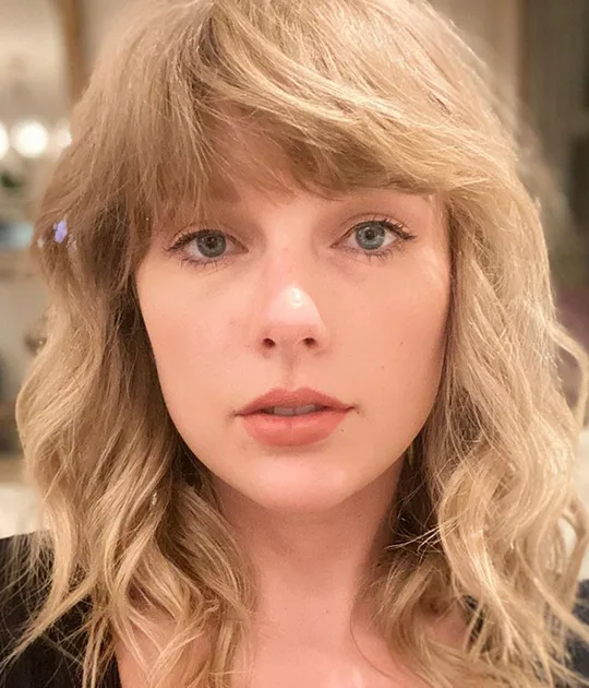 Taylor Swift chia sẻ bí quyết trẻ hóa làn da Taylor Swift chia sẻ bí quyết trẻ hóa làn da