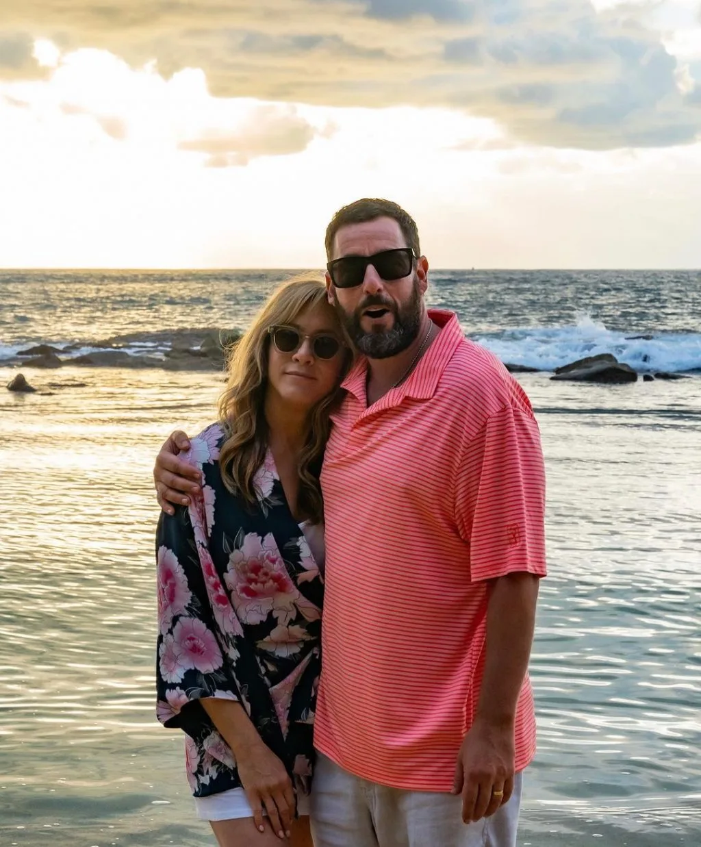 Nữ diễn viên Jennifer Aniston chia sẻ hình ảnh hậu trường của tác phẩm mới mà cô tham gia. Nữ diễn viên Jennifer Aniston chia sẻ hình ảnh hậu trường của tác phẩm mới mà cô tham gia.