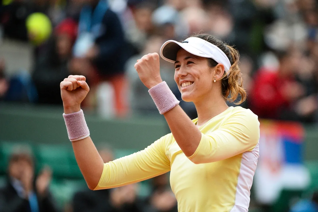 Rolex Testimonee Garbiñe Muguruza ăn mừng danh hiệu Grand Slam® đầu tiên trong sự nghiệp tại Roland-Garros 2016