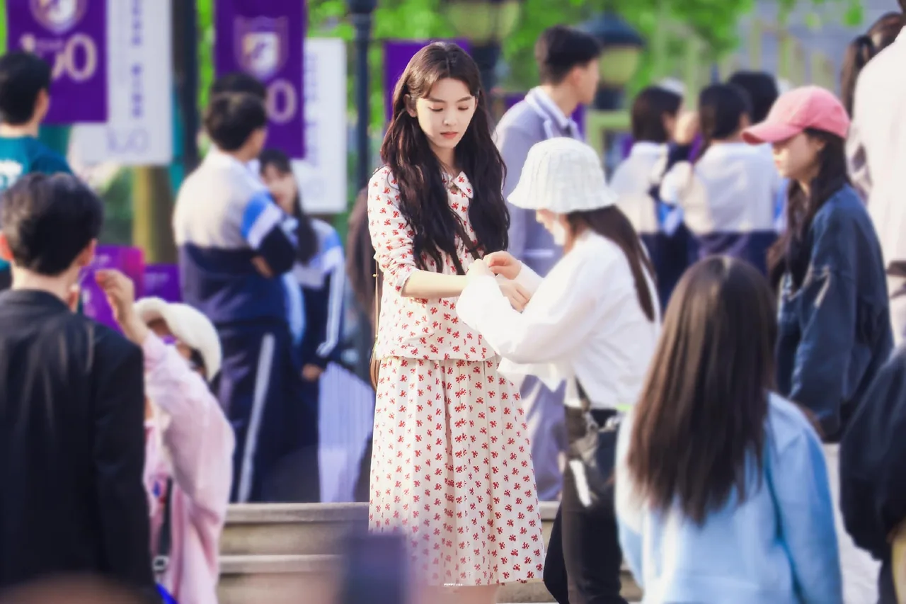Chương Nhược Nam diện đầm chấm bi